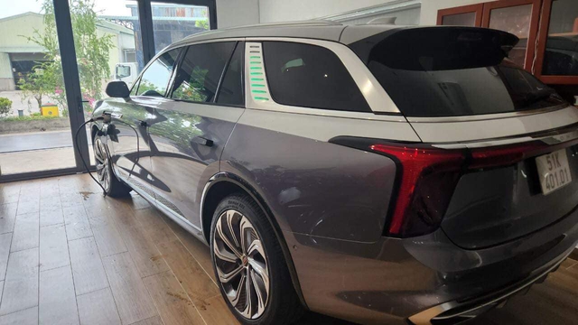 Chạy 5.000 km, chủ xe Hongqi E-HS9 Flagship cho biết: ‘Giá mua 3,7 tỷ giờ bán rẻ hẳn 1 tỷ đồng’ - Ảnh 2. Chạy 5.000 km, chủ xe Hongqi E-HS9 Flagship cho biết: ‘Giá mua 3,7 tỷ giờ bán rẻ hẳn 1 tỷ đồng’ - Ảnh 2.