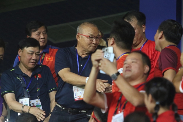 Vừa ăn mừng HCV SEA Games, báo Indonesia chuyển sang lo lắng trước động thái của HLV Park Hang-seo - Ảnh 1.