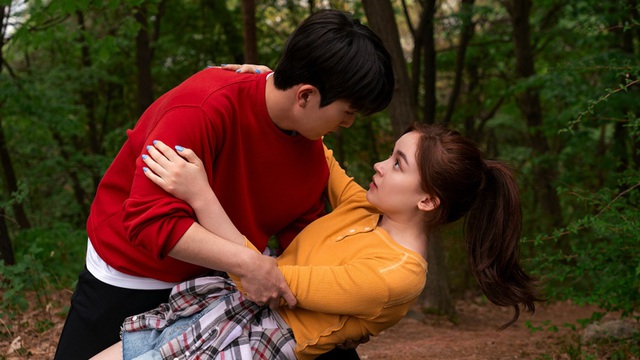 Khán giả hoang mang với phim đang đứng hạng 1 toàn cầu, may có dàn diễn viên gốc Hàn trẻ đẹp bù đắp - Ảnh 4.