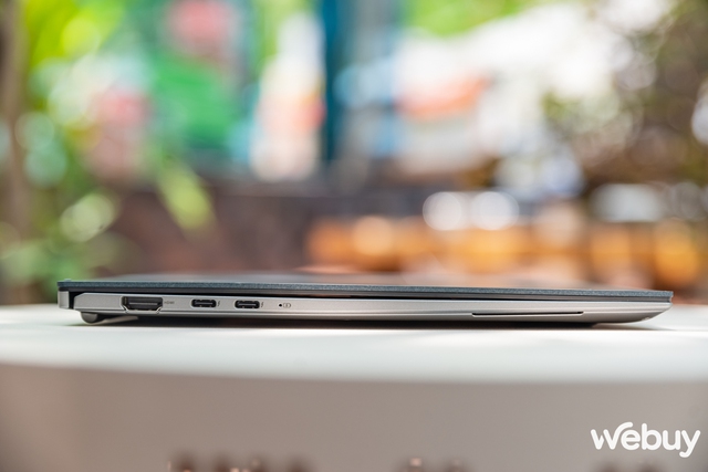 Cận cảnh ASUS Zenbook S 13 OLED 2023: Laptop Windows mỏng nhẹ hơn cả Macbook Air, giá từ 40 triệu - Ảnh 4.