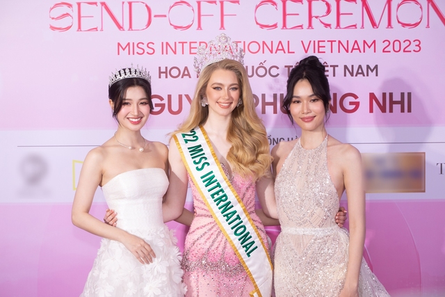 Phương Nhi chính thức trở thành Miss International 2023: Dàn mỹ nhân đổ bộ ủng hộ, Thảo Nhi Lê lộ diện gây sốt - Ảnh 4.