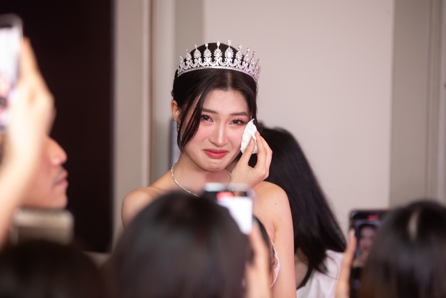 Phương Nhi chính thức trở thành Miss International 2023: Dàn mỹ nhân đổ bộ ủng hộ, Thảo Nhi Lê lộ diện gây sốt - Ảnh 14.