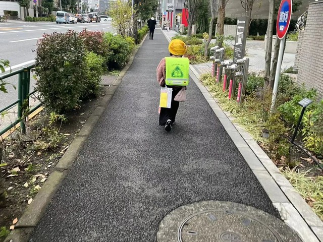 Đằng sau những đứa trẻ Nhật Bản tự đi bộ đến trường: Sự chung sức của cả cộng đồng và giáo dục tinh tế - Ảnh 4.
