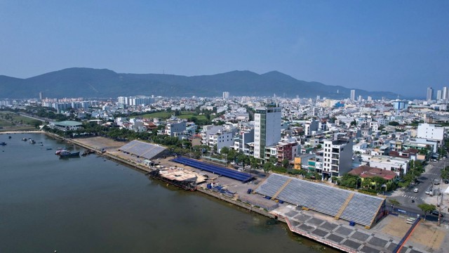 Sân khấu Lễ hội pháo hoa quốc tế Đà Nẵng 2023 đã bắt đầu “lộ diện” - Ảnh 2.