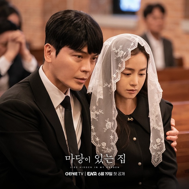 Loạt ảnh của Kim Tae Hee và “chồng” trong phim mới  - Ảnh 2.