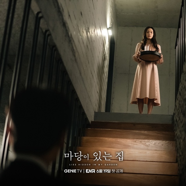 Loạt ảnh của Kim Tae Hee và “chồng” trong phim mới  - Ảnh 3.