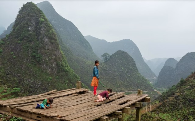 Du khách Anh kể về cảm giác thở phào nhẹ nhõm khi &quot;thoát&quot; khỏi đường đèo Hà Giang - Ảnh 2.