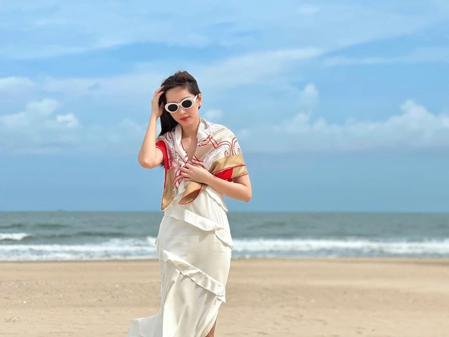 Lâu mới xuất hiện, Hoa hậu Đặng Thu Thảo lại được khen sắc vóc tuổi 32 - Ảnh 1.