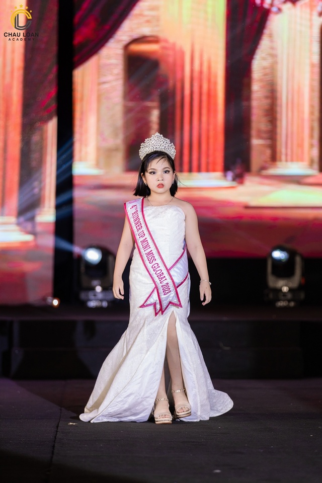 Fashion Chau Loan By The Sea chính thức diễn ra tại Khu vui chơi giải trí Tuần Châu - Ảnh 3.