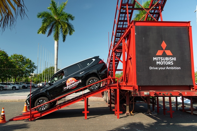 Pajero Sport chở 7 người leo dốc 8m và loạt thử thách ‘vắt sức’ xe Mitsubishi hút khách tại Đà Nẵng - Ảnh 4.