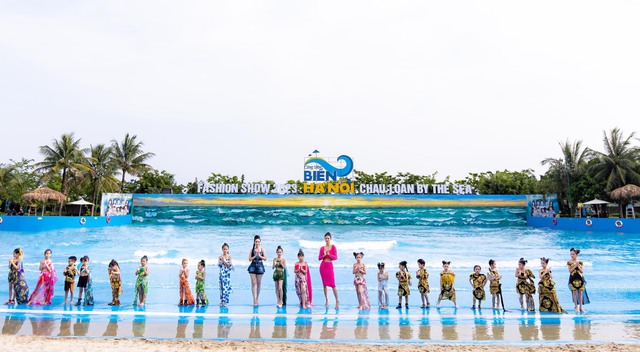 “Fashion Show Chau Loan By The Sea” – Show diễn thời trang lớn và chuyên nghiệp - Ảnh 1.