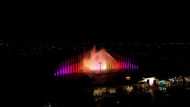 Khánh thành Van Phuc Water Show, TP.HCM có thêm điểm vui chơi đầy thú vị về đêm - Ảnh 3.