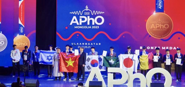 Cả 8 học sinh Việt Nam đoạt giải Olympic Vật lí Châu Á - Thái Bình Dương- APhO 2023 - Ảnh 2.