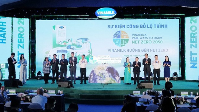 Vinamilk là công ty sữa đầu tiên tại Việt Nam có nhà máy và trang trại đạt chứng nhận trung hòa carbon - Ảnh 1.