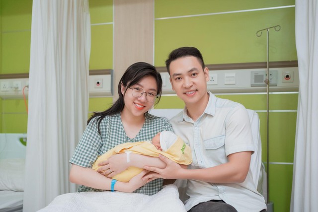 Đang khóc to, con trai ca sĩ Duy Khoa bỗng im bặt khi nghe bố hát ru - Ảnh 1. Đang khóc to, con trai ca sĩ Duy Khoa bỗng im bặt khi nghe bố hát ru - Ảnh 1.