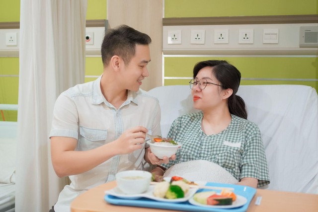 Đang khóc to, con trai ca sĩ Duy Khoa bỗng im bặt khi nghe bố hát ru - Ảnh 6. Đang khóc to, con trai ca sĩ Duy Khoa bỗng im bặt khi nghe bố hát ru - Ảnh 6.