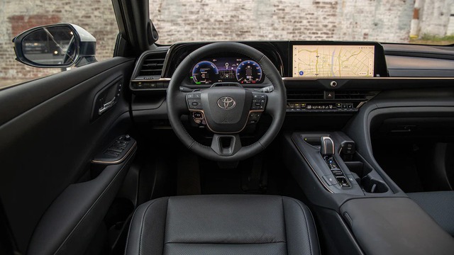 Toyota Crown Sedan lộ mặt thực tế, sẽ mở bán từ tháng 9 - Ảnh 5.