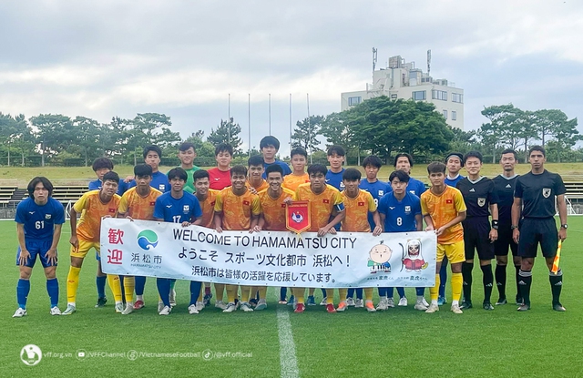 Hàng công toả sáng, U17 Việt Nam rượt đuổi tỉ số quyết liệt với đội bóng Nhật Bản - Ảnh 1.