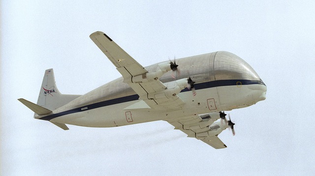 Trông như cá nhà táng, nhưng chiếc máy bay này đã từng là thứ vô cùng quan trọng để chinh phục không gian - Ảnh 1.