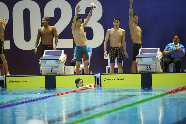 [Trực tiếp] SEA Games 32 ngày thi đấu 7/5: Bộ tứ kình ngư Việt Nam bảo vệ thành công HCV nội dung tiếp sức 4 x 200m tự do nam - Ảnh 4.