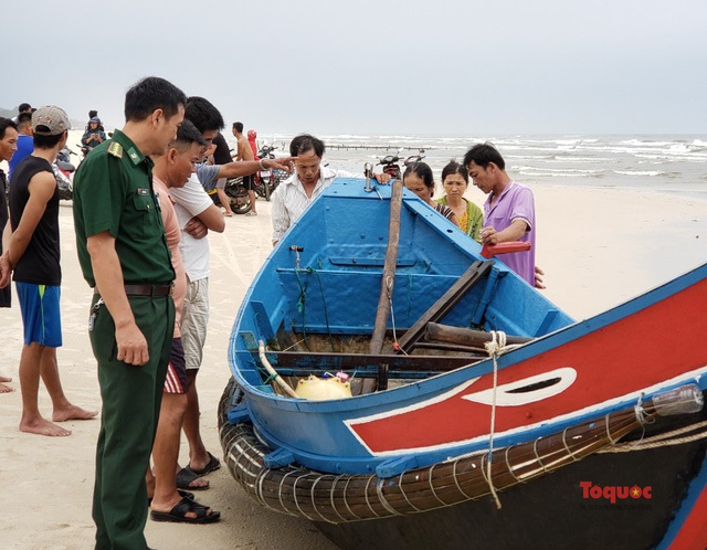 Quảng Bình: Mở rộng phạm vi tìm kiếm ngư dân mất tích trên biển - Ảnh 1.
