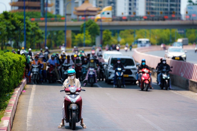 Miền Bắc, miền Trung nắng nóng gay gắt kéo dài đến bao giờ? - Ảnh 1.