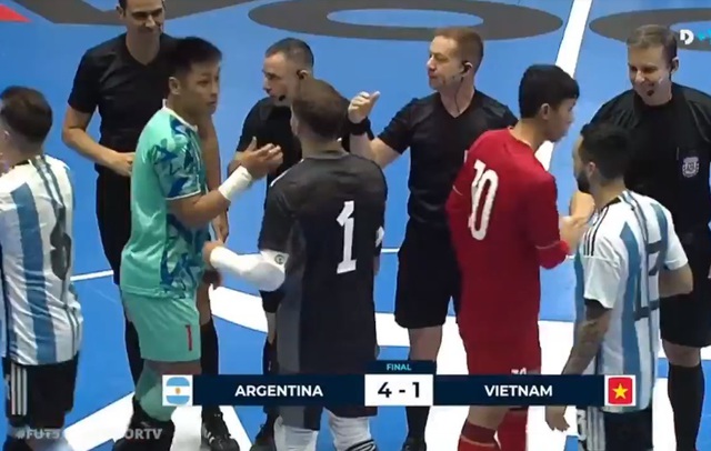 Tuyển futsal Việt Nam bất ngờ tạo ra siêu phẩm vào lưới Argentina - Ảnh 2.