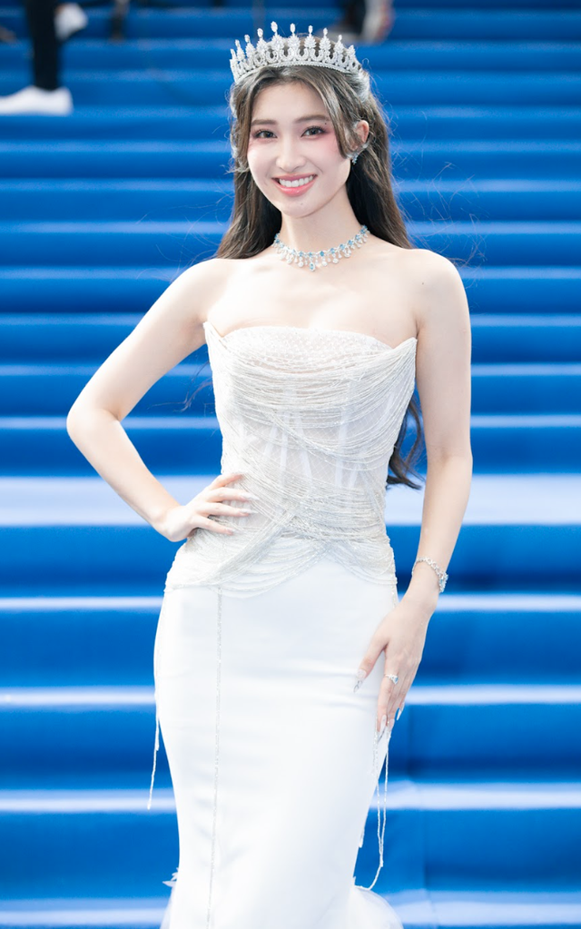 Thảm đỏ chung khảo Miss World Vietnam: Mai Phương gợi cảm nổi bật, Phương Nhi - Tiểu Vy cùng dàn mỹ nhân đổ bộ - Ảnh 2.
