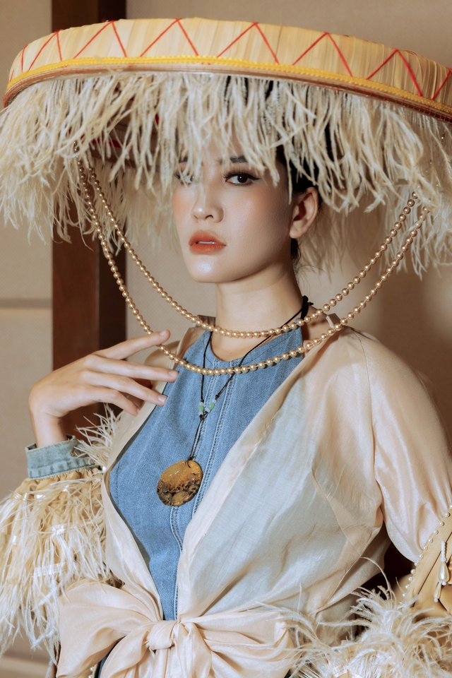 Diễn viên Minh Cúc tỏa sáng khi làm người mẫu cho show diễn của NTK Cao Minh Tiến - Ảnh 2.