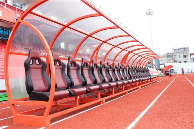 Sân Lạch Tray có diện mạo mới đẹp như Old Trafford, sẵn sàng cho trận đấu của ĐT Việt Nam - Ảnh 7.