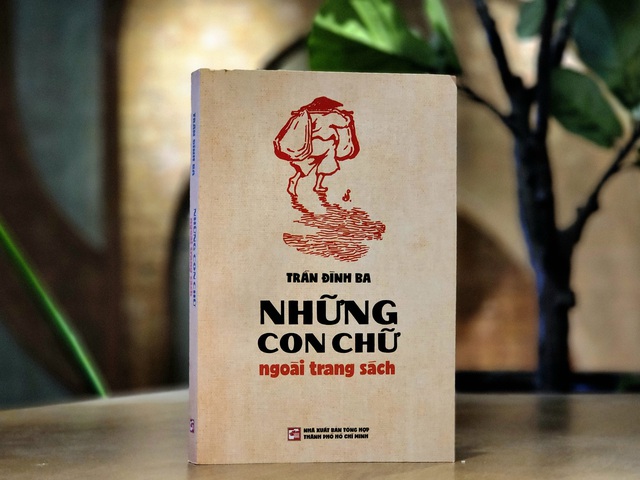 Ra mắt tác phẩm &quot;Những con chữ ngoài trang sách&quot;  - Ảnh 1.