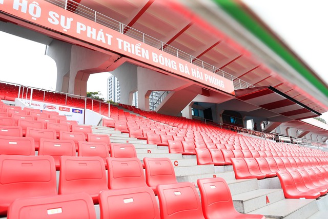 Sân Lạch Tray có diện mạo mới đẹp như Old Trafford, sẵn sàng cho trận đấu của ĐT Việt Nam - Ảnh 6.