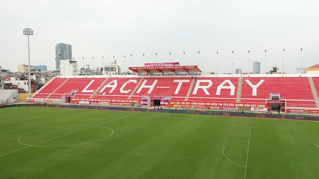 Sân Lạch Tray có diện mạo mới đẹp như Old Trafford, sẵn sàng cho trận đấu của ĐT Việt Nam - Ảnh 1.