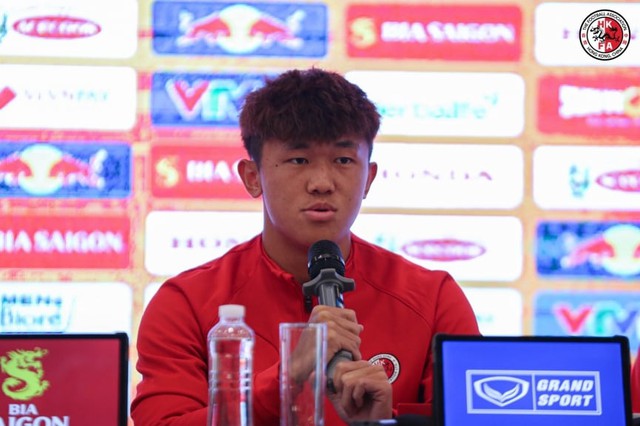 Trước giờ đấu, cầu thủ Hong Kong khen tuyển Việt Nam &quot;đáng kinh ngạc&quot; - Ảnh 2.