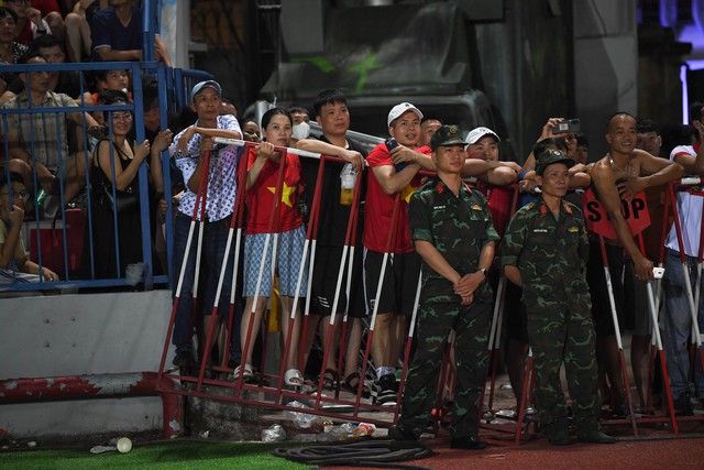 Muôn kiểu cổ vũ ĐT Việt Nam của người dân Hải Phòng - Ảnh 8.
