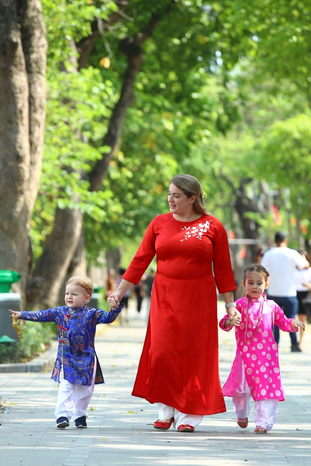 Trải nghiệm lạ lẫm và điều đặc biệt khiến nhà ngoại giao Mỹ nói văn hóa Mỹ nên học hỏi Việt Nam  - Ảnh 2.