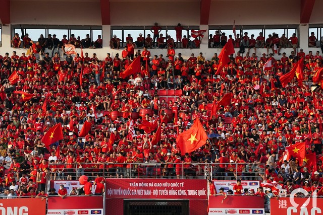 Báo Hồng Kông (Trung Quốc) ca ngợi hình ảnh đặc biệt bên lề trận đấu của ĐT Việt Nam - Ảnh 4.