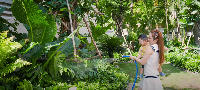 Ngắm vườn cây xanh mướt trong khu biệt thự rộng 1600m2 của vợ chồng Chi Bảo - Ảnh 4.