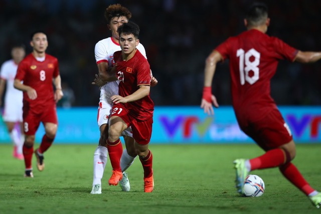 Đặt niềm tin vào cầu thủ U20, HLV Troussier giải được bài toán khó cho đội tuyển Việt Nam - Ảnh 1.