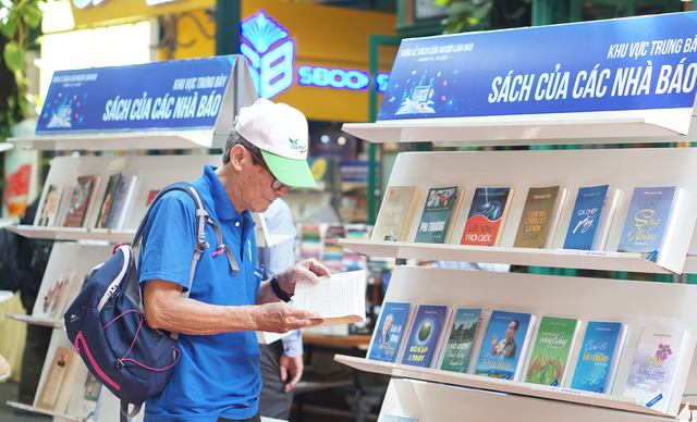 Tuần lễ sách tôn vinh người làm báo - Ảnh 3.