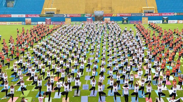 Bình Dương: Hơn 1.000 người tham gia đồng diễn Ngày Quốc tế Yoga lần thứ 9 năm 2023 - Ảnh 1.