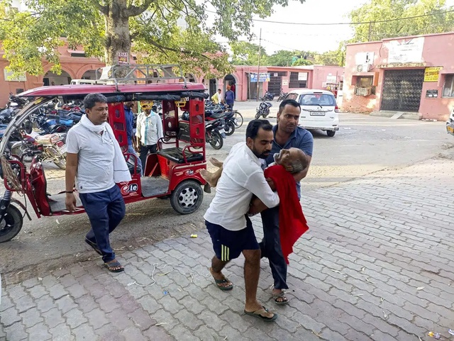 Chùm ảnh: Nắng nóng tàn khốc &quot;thiêu đốt&quot; quốc gia đông dân nhất thế giới, khiến ít nhất 100 người thiệt mạng - Ảnh 2.