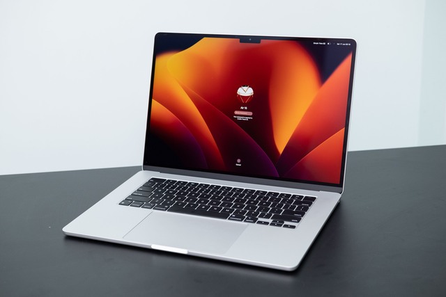 Mở hộp MacBook Air 15 inch tại Việt Nam: Mỏng chỉ 11mm, pin 18 giờ, giá cao - Ảnh 4.