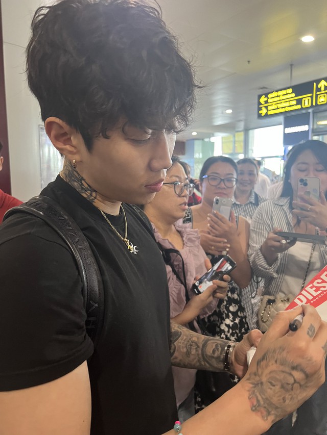 Jay Park hạ cánh tại Việt Nam, tham gia phái đoàn kinh tế tháp tùng Tổng thống Hàn Quốc - Ảnh 3.