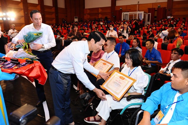 &quot;Tỏa sáng nghị lực Việt&quot; năm 2023: Tìm kiếm 50 gương thanh niên khuyết tật tiêu biểu - Ảnh 2.