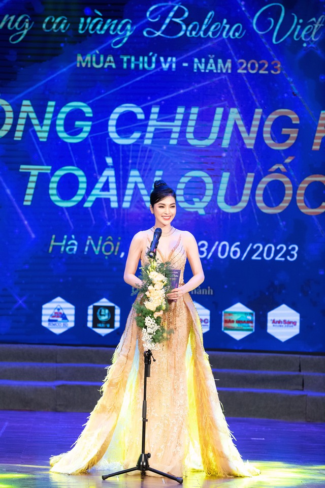 Kim Huyền Sâm ngồi &quot;ghế nóng&quot; cuộc thi Giọng ca vàng Bolero, nhan sắc xinh đẹp gây chú ý - Ảnh 3.