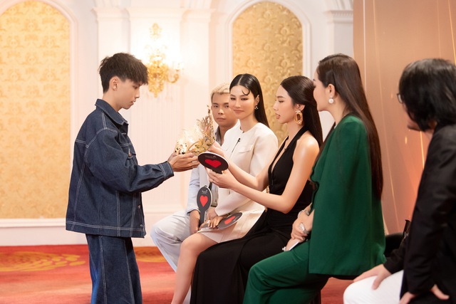 Thùy Tiên trao vương miện cho Diễm My 9X, BGK Miss Grand Vietnam bất đồng quan điểm - Ảnh 2.