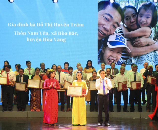 Đà Nẵng tuyên dương 56 gia đình văn hóa tiêu biểu - Ảnh 3.