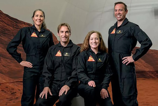 Thử nghiệm chưa từng có của NASA: Nhóm 4 người bắt đầu "sống trên sao Hỏa", gặp thách thức không tưởng - Ảnh 1.
