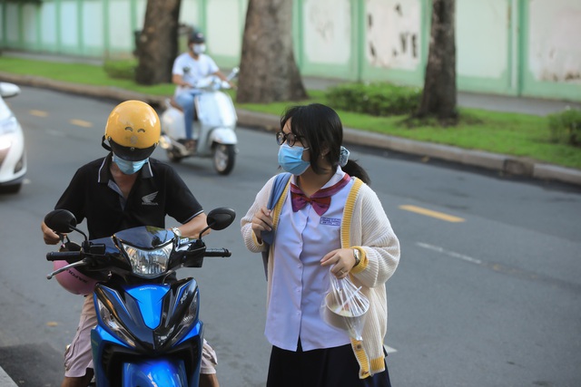 Hơn triệu thí sinh làm bài thi tổ hợp tốt nghiệp THPT 2023: Môn nào là môn &quot;gỡ&quot; điểm? - Ảnh 7.